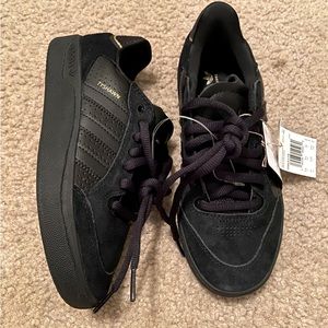 Adidas Tyshawn Low - 4 Youth/5.5 US Women’s